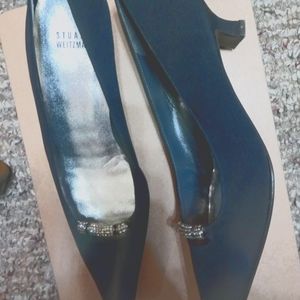 Size 8 Stuart Weitzman kitten heels
